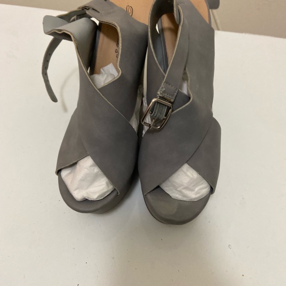 Shoes - Picture 3 of 3